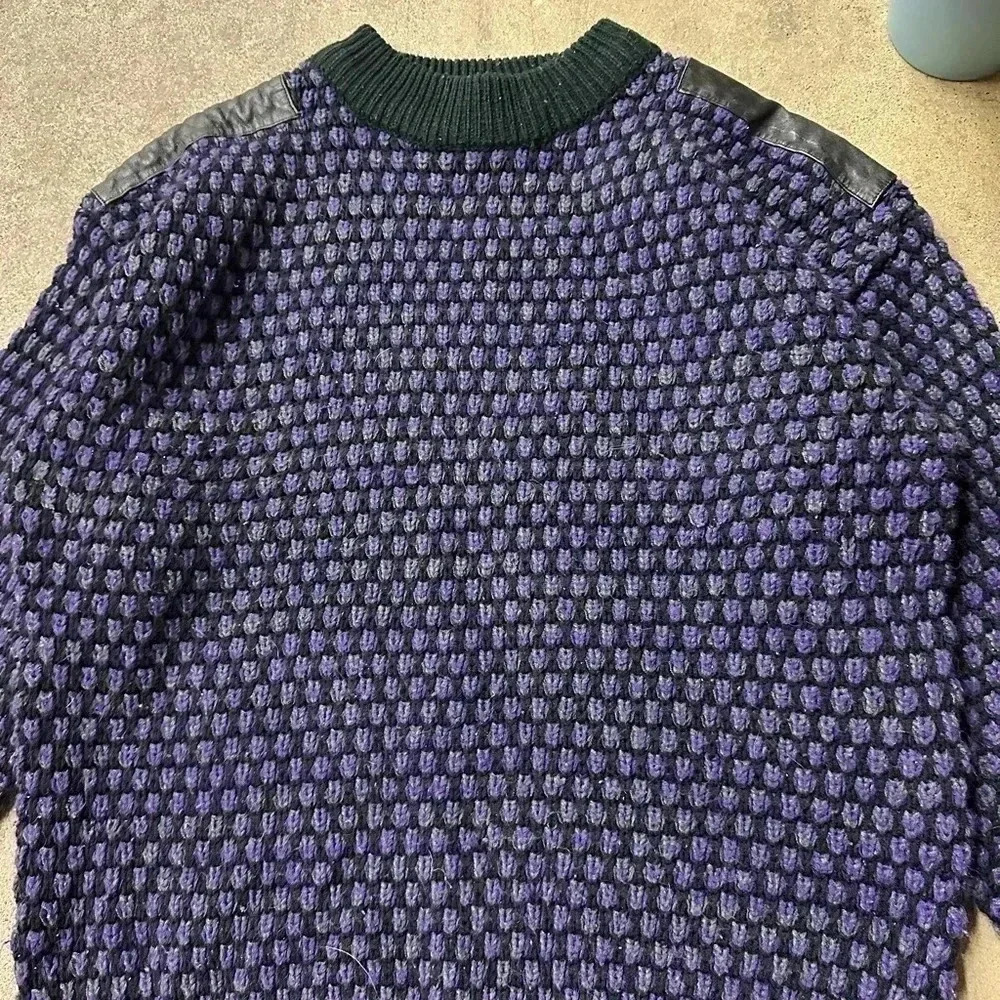 Vintage Street Scenes Purple Textured Sweater  Medium - Picture 5 of 5